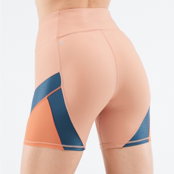 Women's Fabletics High- Waisted Motion 365 Run Athletic Short 6” - Picture 12 of 16